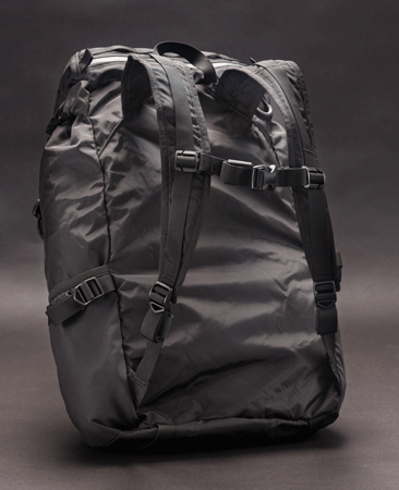 パッカブル バックパック
LIGHTWEIGHT 
PACKABLE BACKPACK 