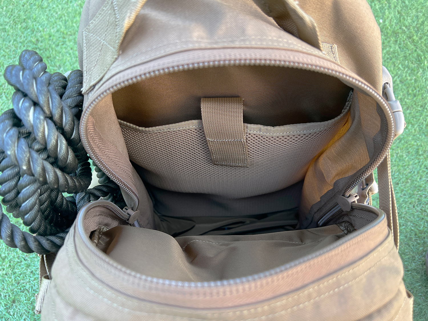 パッカブル バックパック
LIGHTWEIGHT 
PACKABLE BACKPACK 
