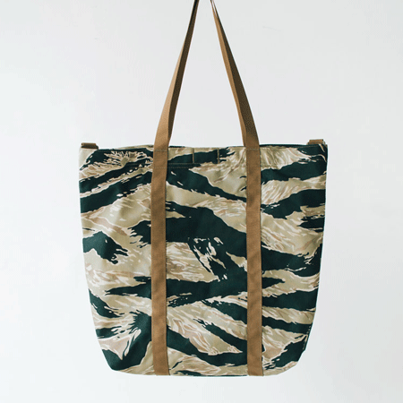 SUPPLY SECTION OORAH/オーラ！ LILLY TOTE BAG