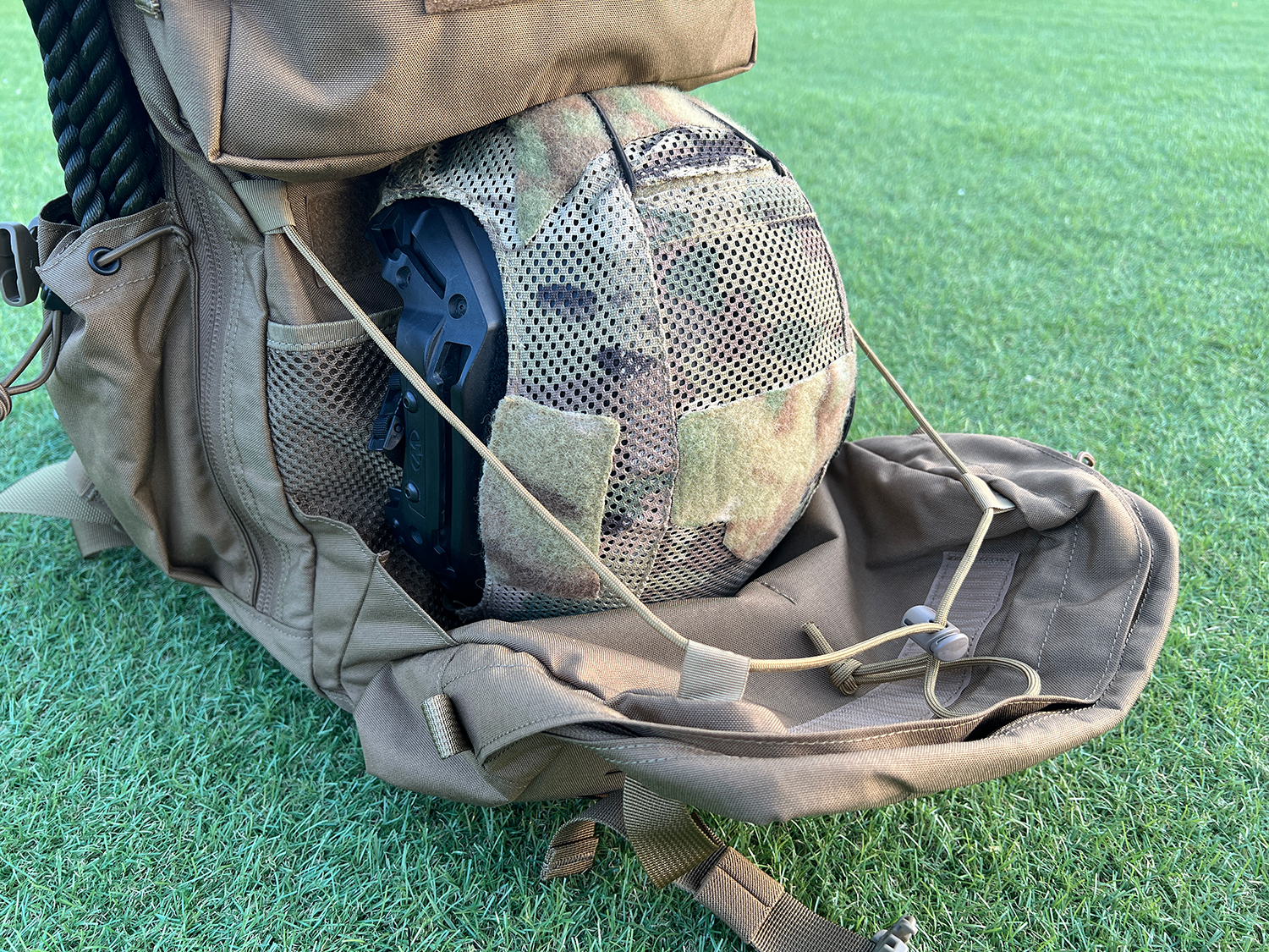 パッカブル バックパック
LIGHTWEIGHT 
PACKABLE BACKPACK 